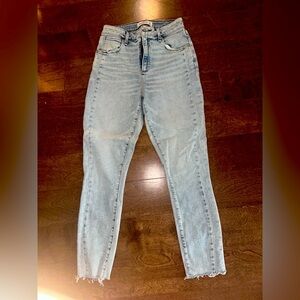Abercrombie High Rise Ankle Skinny Jeans. Light wash. Size 27 / 4. Curve Love